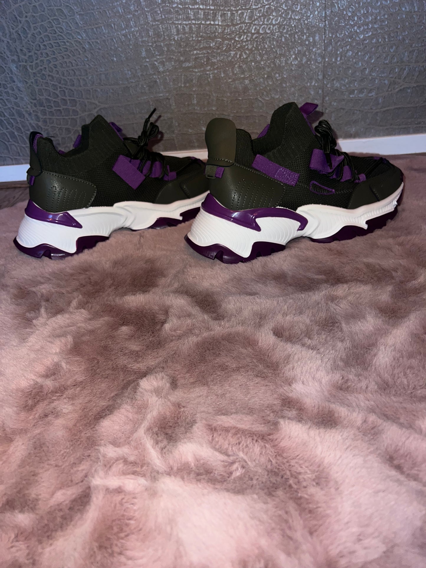 Turtle sneaker