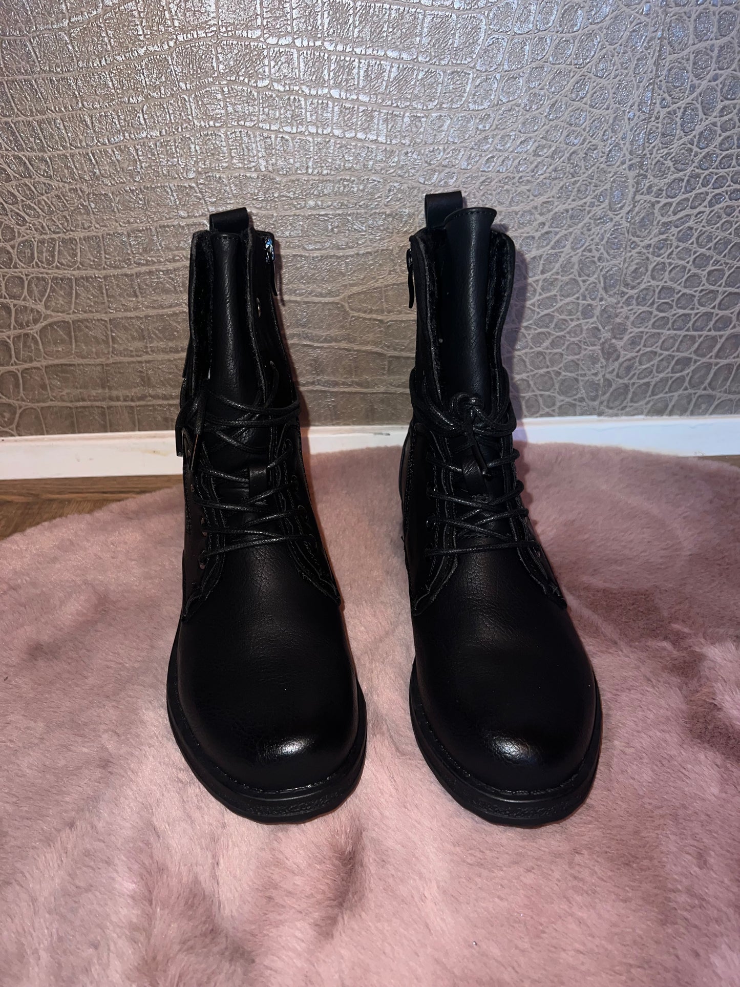 Biker boots