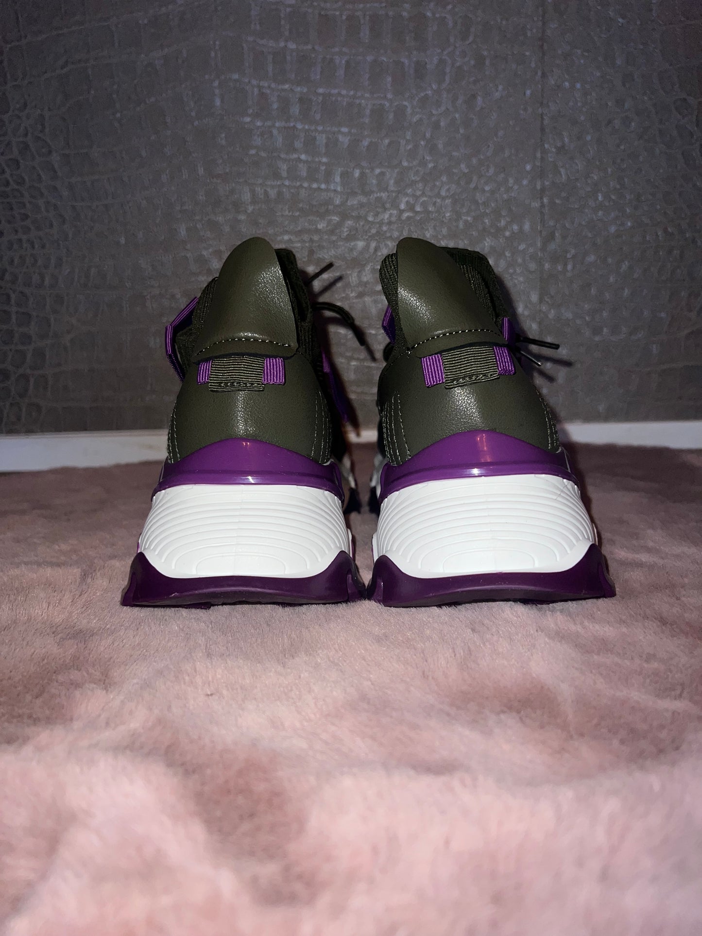 Turtle sneaker