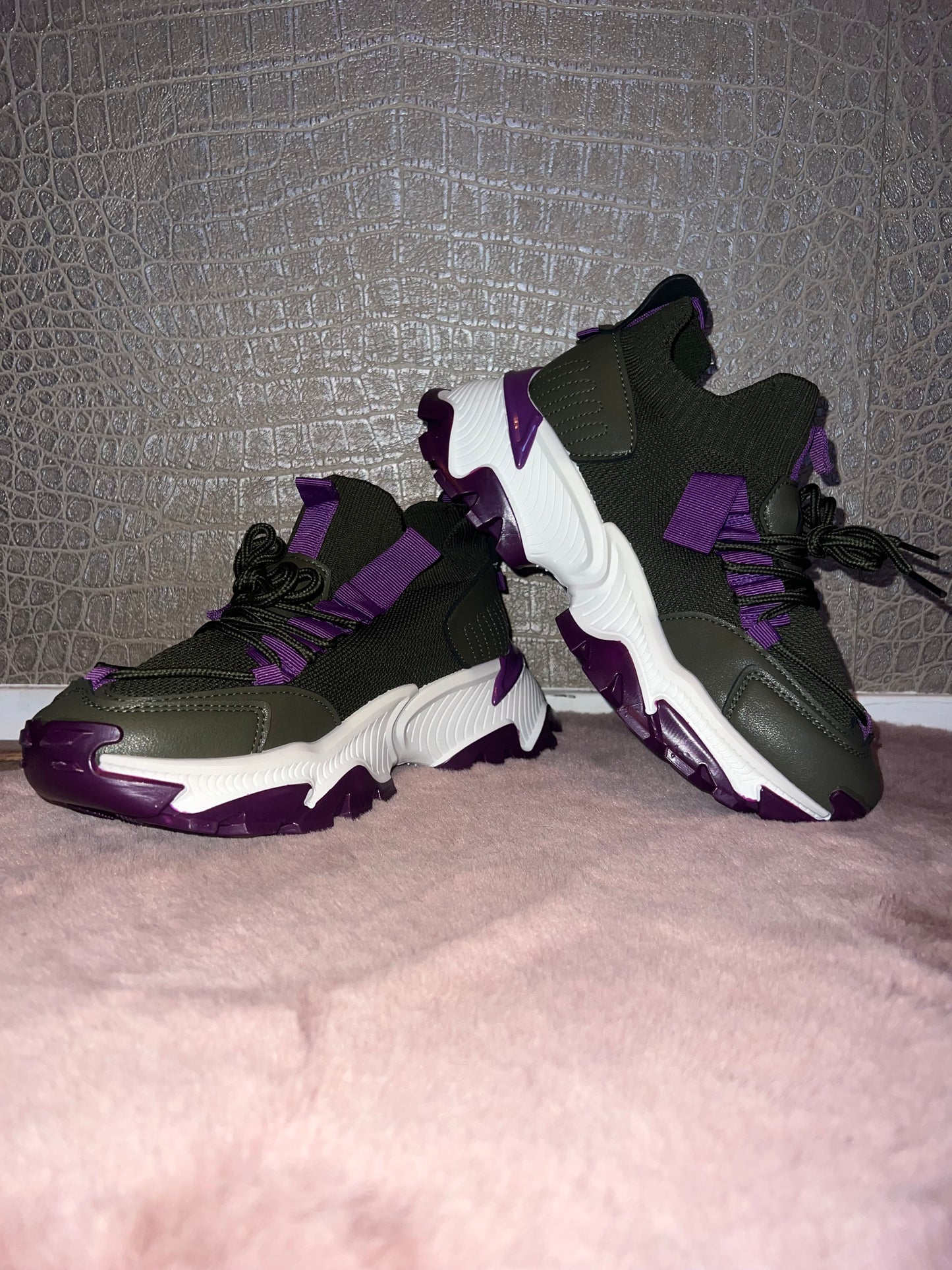 Turtle sneaker